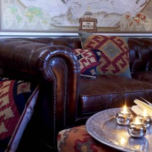 30a_Weltenbummler_Sofa.jpg